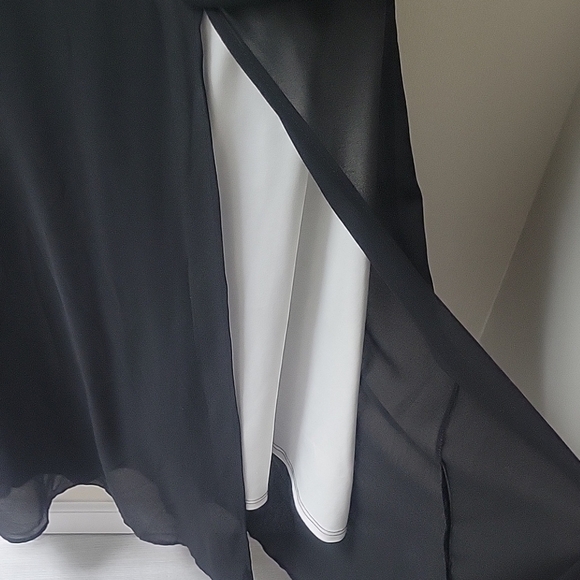 Chic Black and White Midi Dress - Picture 3 of 5